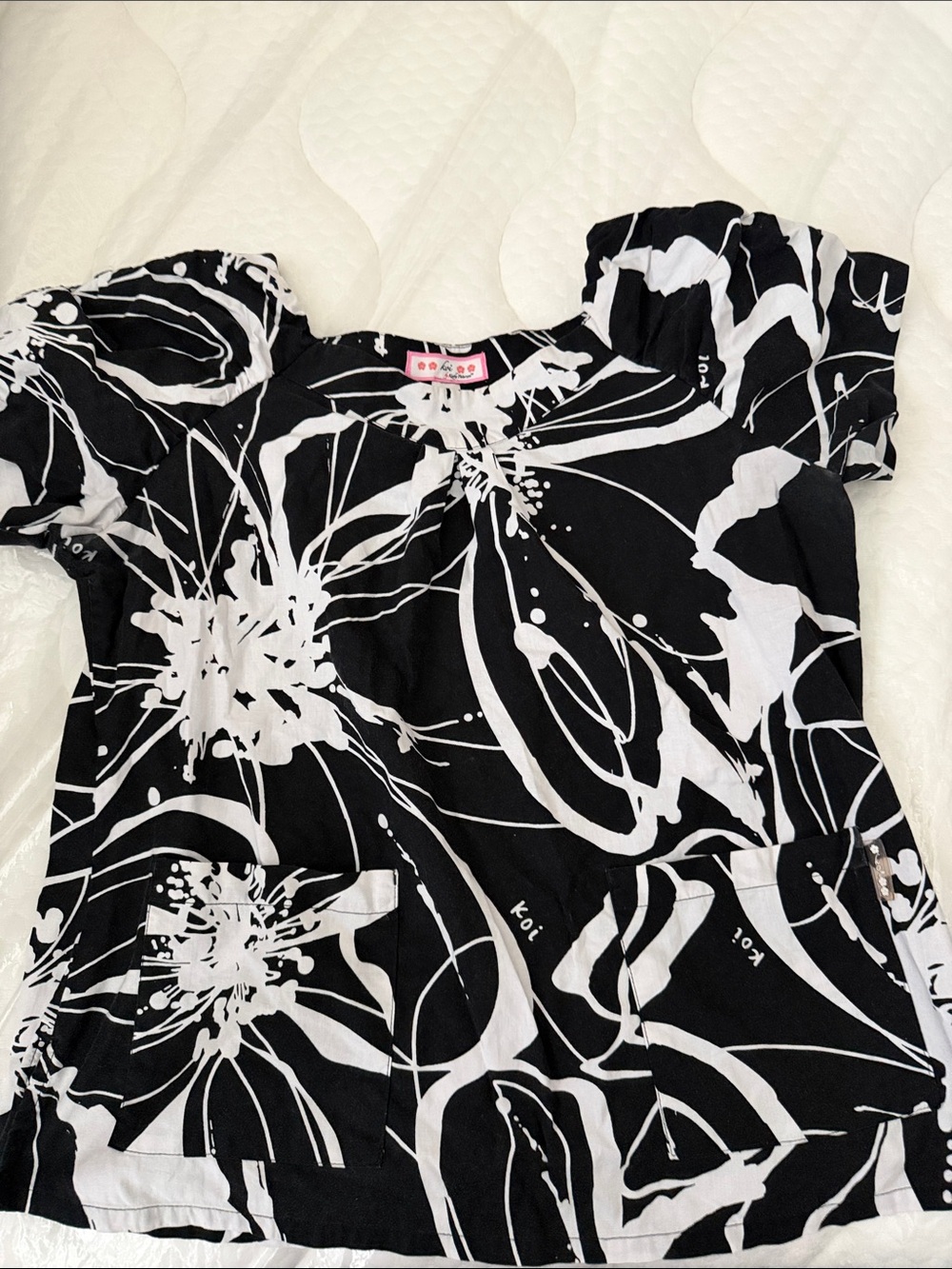 koi Black & White Floral Print Tunic Top
